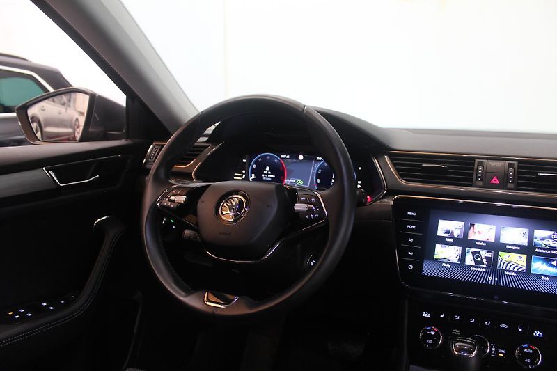 Škoda Superb (2023) 2.0TDI DSG Matrix Display - fotka 28 z 35
