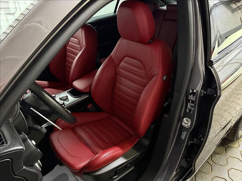 Alfa Romeo Stelvio VELOCE 206kW Q4 H&K PANORAMA - fotka 33 z 42
