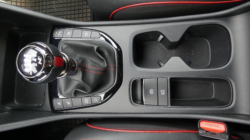 Hyundai Tucson 1.6 T-GDI N Line - fotka 17 z 22