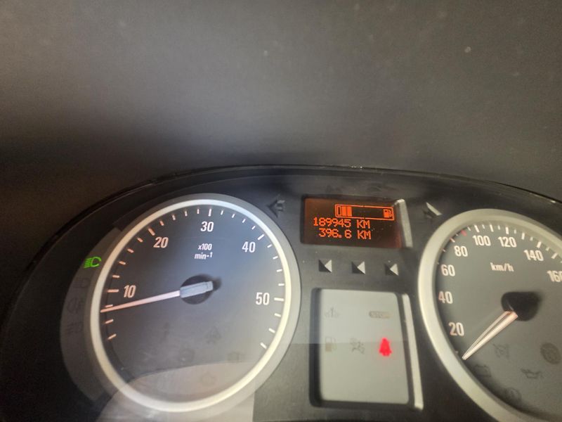 Opel Vivaro (2011) 2.0CDTI 84Kw  9-Míst - fotka 29 z 40