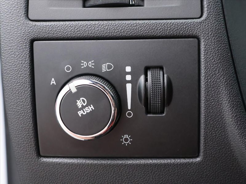Dodge Challenger 3,6 L SXT 227kW Pentastar Xpip - fotka 15 z 29