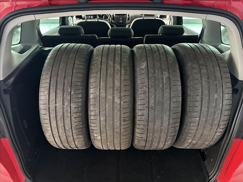 Opel Zafira 2,0   96kW,SERVISKA,2.SADA ALU - fotka 22 z 23