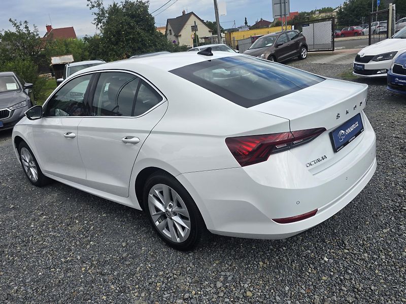 Škoda Octavia 2.0TDI 110KW DSG STYLE+ MATRIX - fotka 4 z 39