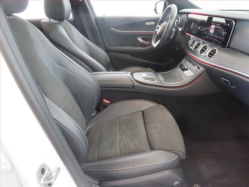 Mercedes-Benz Třídy E (2021) E 220 d 4MATIC - fotka 9 z 17