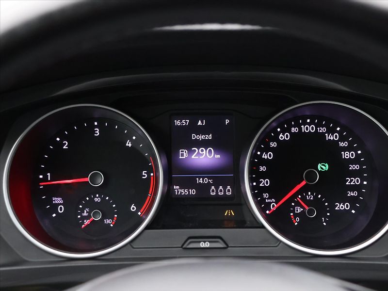 Volkswagen Tiguan 2,0 TDI DSG R-line DPH LED - fotka 18 z 32