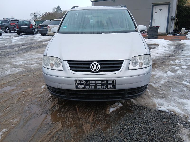 Volkswagen Touran 1.6 FSI, ALU - fotka 4 z 27