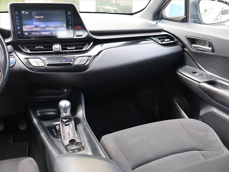 Toyota C-HR (2018) 1.8 Hybrid, Automat - fotka 8 z 21