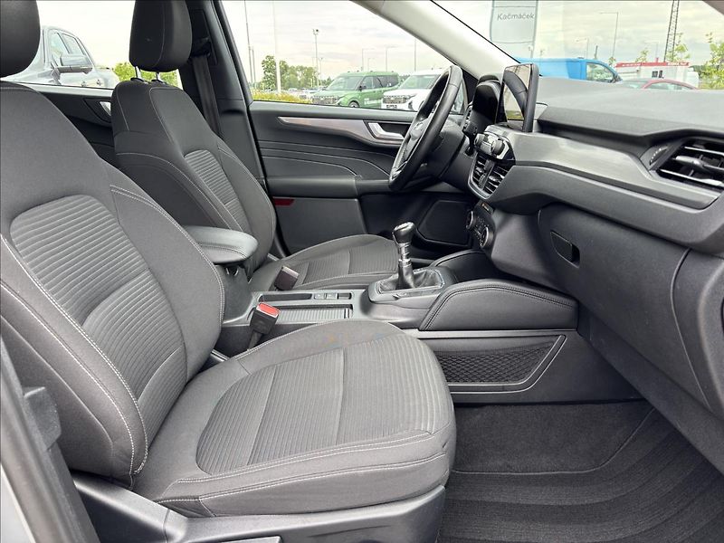 Ford Kuga 1,5 EcoBoost 110kW Titanium - fotka 18 z 39