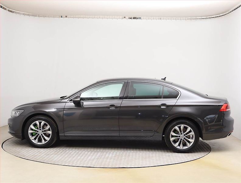 Volkswagen Passat (2019) 1.5 TSI, Tempomat - fotka 3 z 25