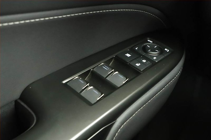 Lexus NX 200t (2024) 350h - fotka 13 z 16