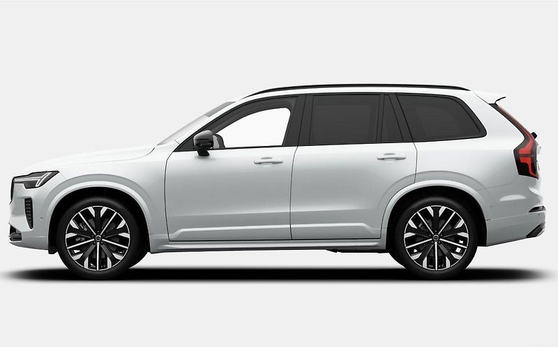 Volvo XC90 (2026) B5 AWD PLUS DARK - fotka 2 z 17