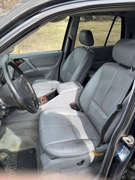 Mercedes-Benz Třídy M (2001) ML270 120kW, Tažné, Automat - fotka 14 z 19