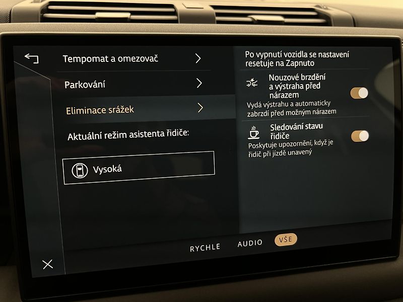 Land Rover Defender 110 D250 X-DYNAMIC SE 1. maj.  - fotka 36 z 47