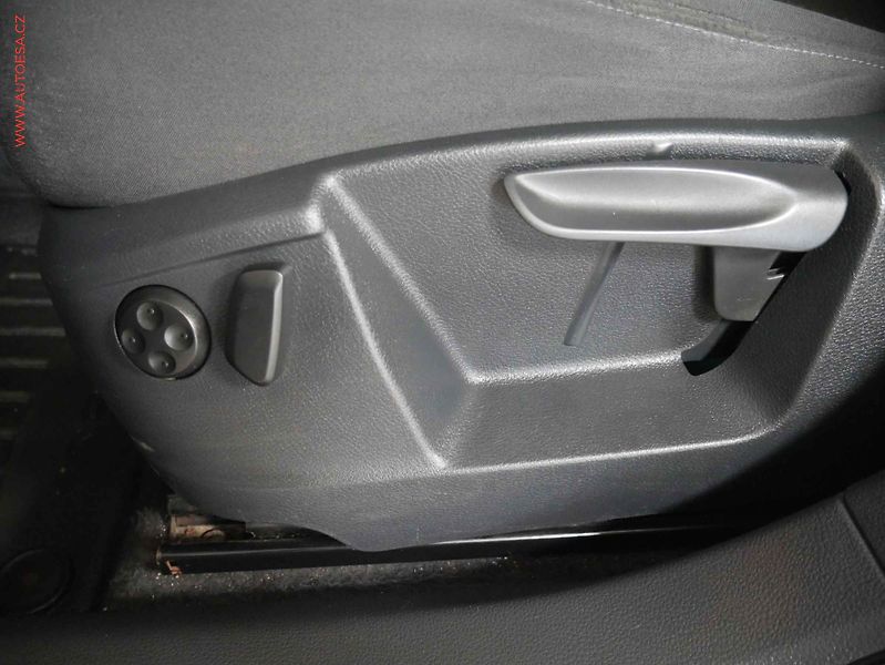 Volkswagen Sharan (2011) 2.0 TDi, AC, výhřev sed - fotka 19 z 20