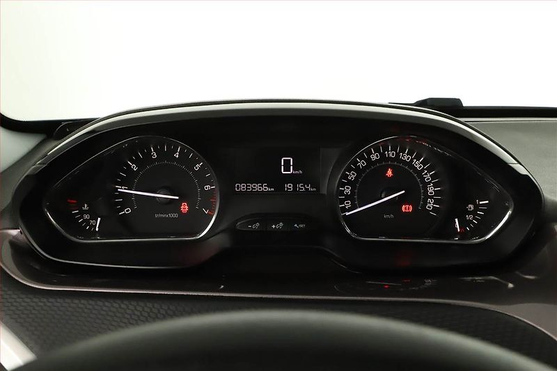 Peugeot 2008 (2015) 1.2 PureTech, Serv.kniha - fotka 9 z 12