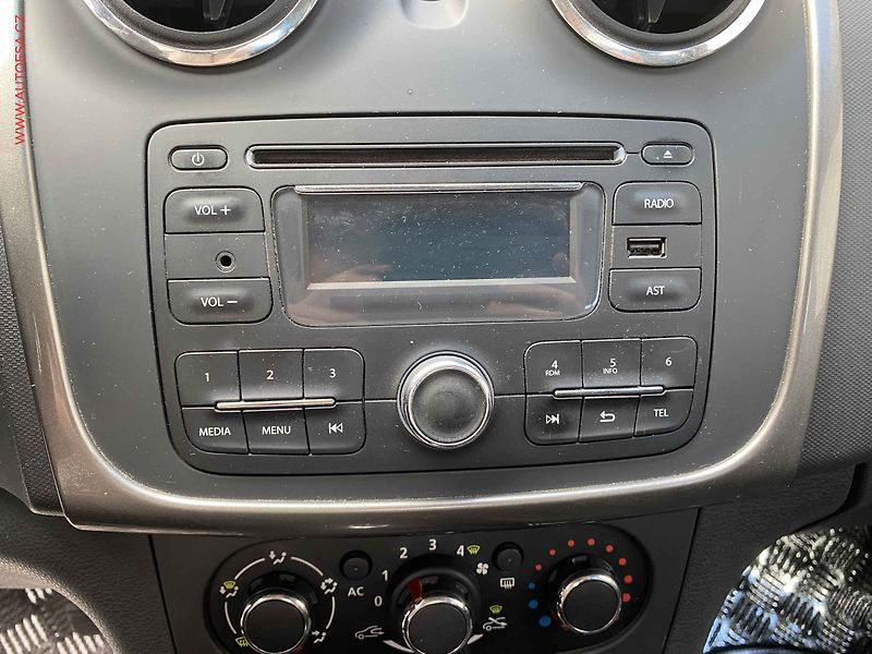 Dacia Logan (2013) 1.4MPi, 1.maj,ČR, AC - fotka 12 z 14