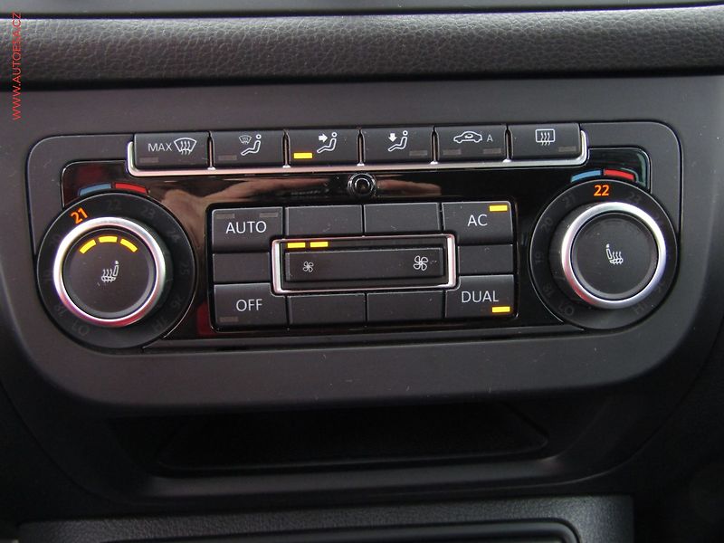 Volkswagen Golf Plus (2011) 1.6 TDi, AC - fotka 14 z 18