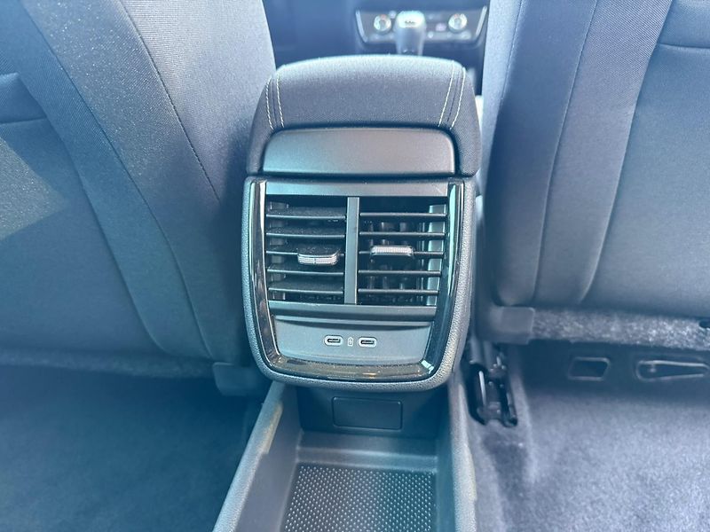 Škoda Kamiq Selection 1.0 TSI 85kw - fotka 22 z 25