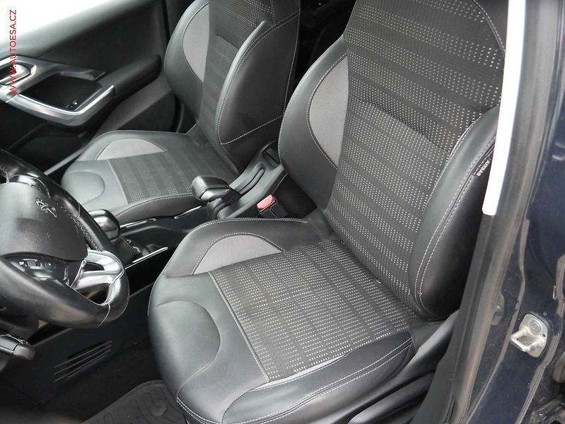 Peugeot 2008 (2019) 1.2 PT, Výhř.sed. - fotka 9 z 14
