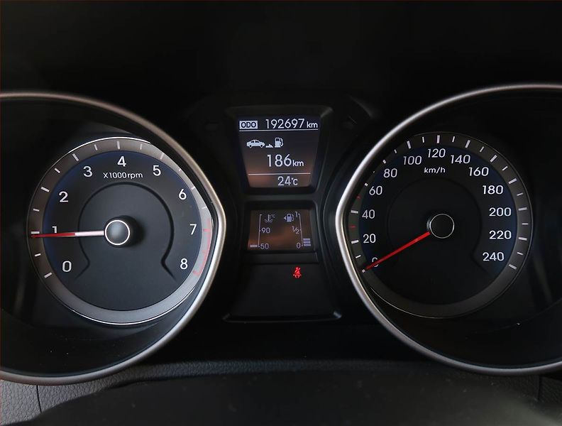 Hyundai i30 (2013) Trikolor 1.6 GDI, Serv.kniha - fotka 11 z 18