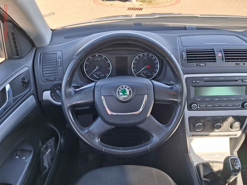 Škoda Octavia (2010) 1.2 TSI, ČR, servis.kniha, AC - fotka 11 z 14