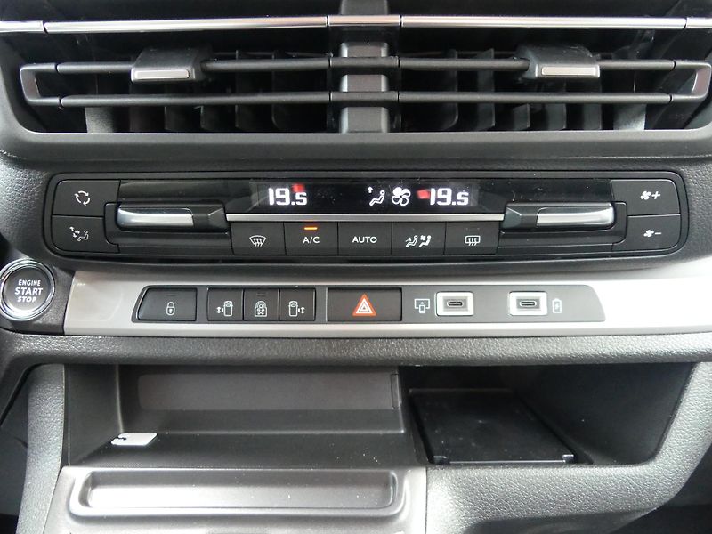 Citroën SpaceTourer (2026) SHINE L3 2.2 BHDi 180 VIP pack - fotka 20 z 34