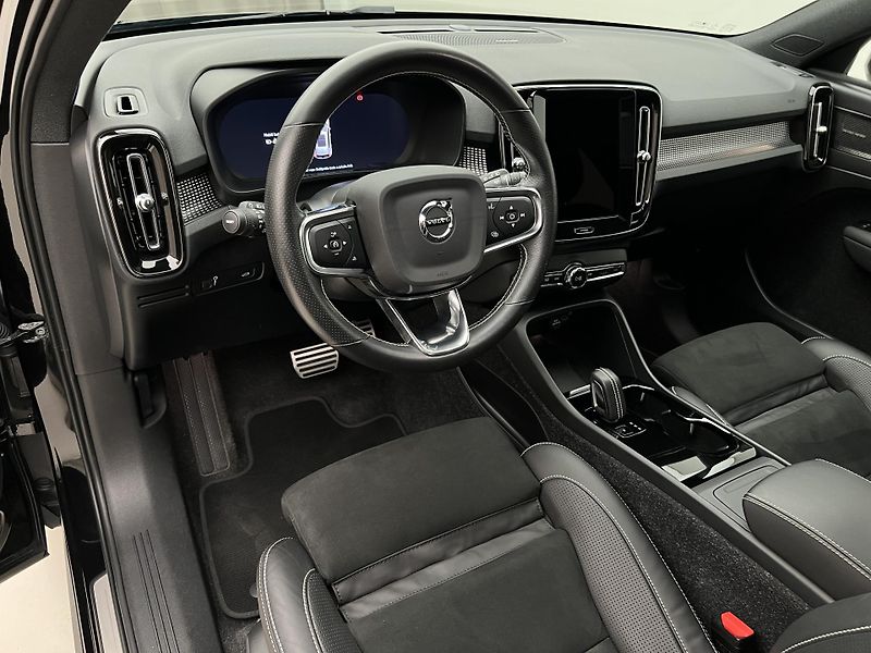 Volvo XC40 AWD TWIN MOTOR RECHARGE - fotka 4 z 44