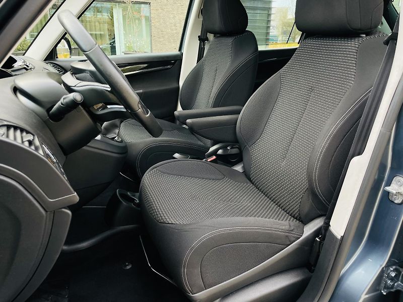 Citroën C4 Picasso 1.6i 88KW MANUÁL LED SENZORY - fotka 29 z 42