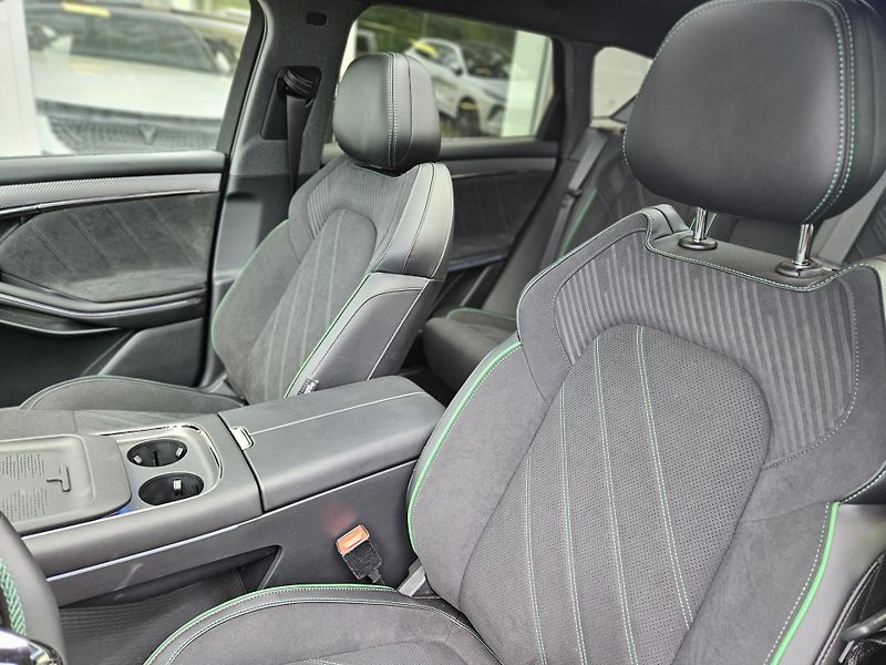Voyah FREE 318 REV (2025) REV 318 AWD Hybrid - fotka 10 z 16