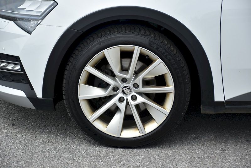 Škoda Superb (2020) Scout 2.0 TDI 140 kW 4x4 DSG - fotka 32 z 32