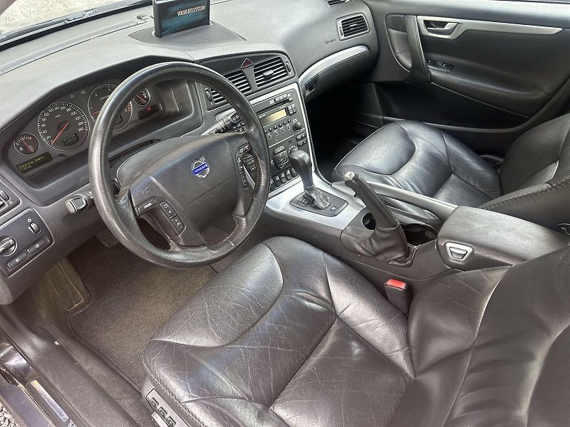 Volvo XC70 (2006) 2.4 D5 AWD Cross Country - fotka 8 z 27