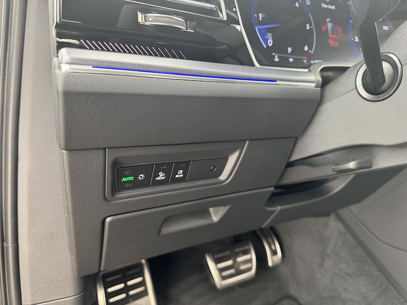 Volkswagen Touareg 3.0Tdi*1-MAJ*DPH*R-LINE*HUD* - fotka 9 z 47