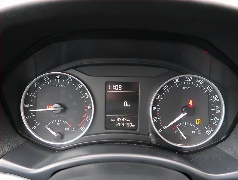 Škoda Octavia (2012) 2.0 TDI, Tempomat - fotka 11 z 15