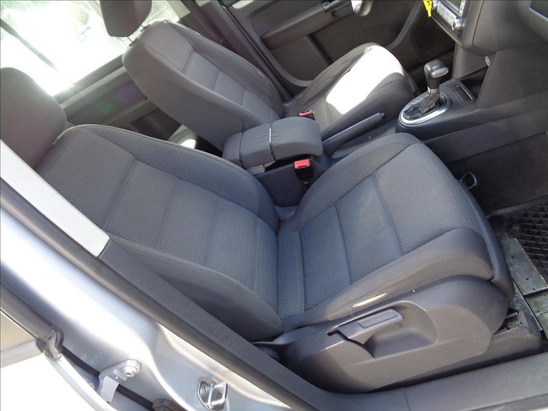 Volkswagen Touran 2,0 - fotka 9 z 25