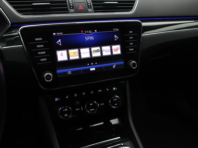 Škoda Superb 2,0 TDI 140kW DSG 4x4 L&K DPH - fotka 25 z 40