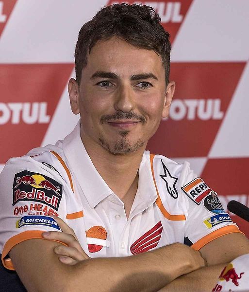 Jorge Lorenzo a oslava jeho vítězství na japonském okruhu Motegi v roce 2009.