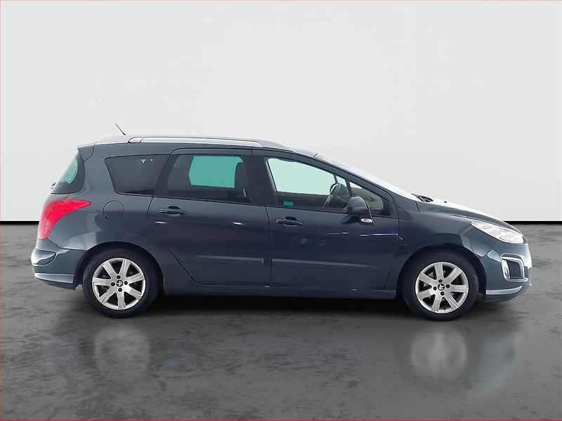 Peugeot 308 (2013) 1.6 e-HDi, 7 míst, ČR,1.maj - fotka 6 z 17