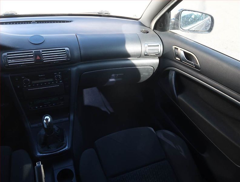 Škoda Superb (2003) Comfort 1.9 TDI, nová STK - fotka 8 z 18