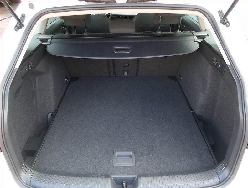 Volkswagen Golf (2021) Life 2.0 TDI, Serv.kniha - fotka 13 z 18