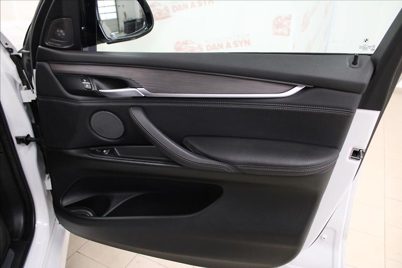 BMW X5 3,0 D 190kW M-paket - fotka 12 z 34