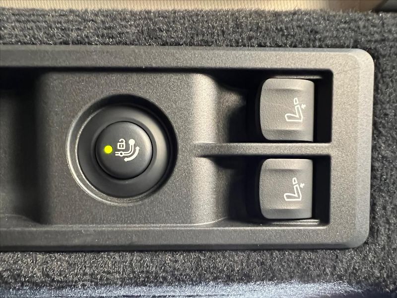 BMW Řada 3 320d xDrive A/T LUXURY, TAŽNÉ - fotka 27 z 31