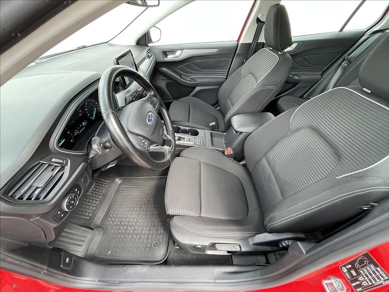 Ford Focus 1,5 Ecoblue AT8 Titanium Style - fotka 4 z 23