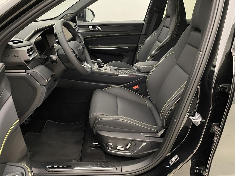 Lynk & Co 01 MORE PHEV AUT CZ 1.maj - fotka 3 z 93