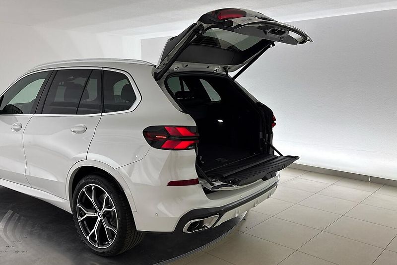 BMW X5 xDrive30d - fotka 10 z 28