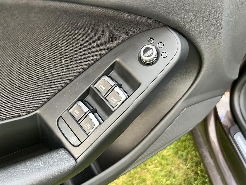 Audi A5 2.0TDI 100KW,TZ,DIGI,XENONY - fotka 33 z 49