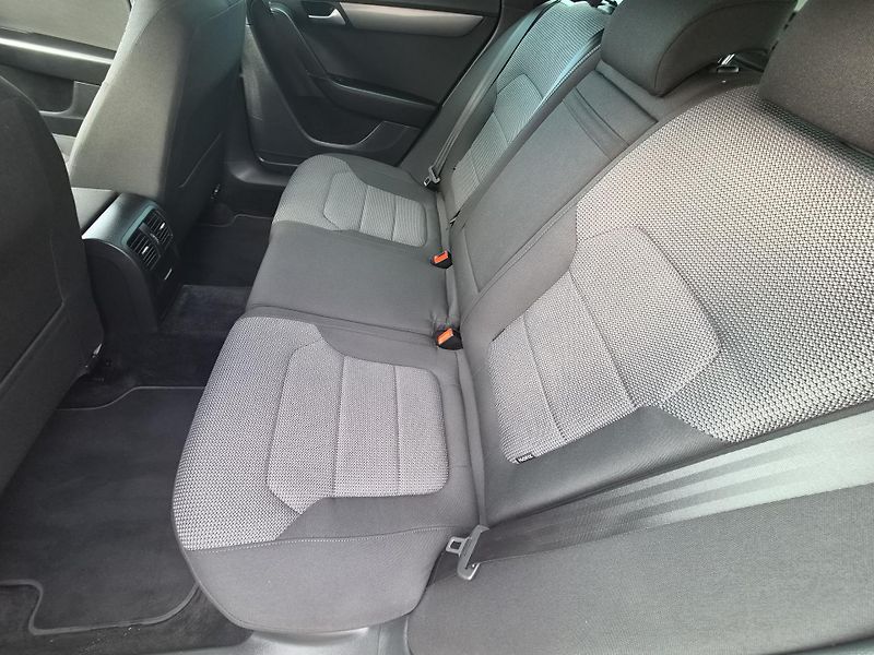 Volkswagen Passat (2014) 2,0 TDI CLBMT - fotka 8 z 19