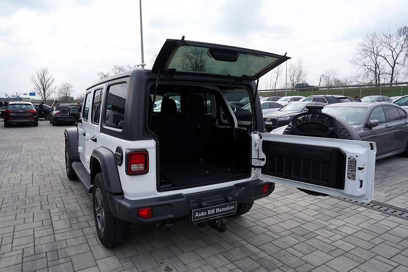 Jeep Wrangler 2.2 CRD/Sport/MultiJet/4x4/AT - fotka 11 z 44