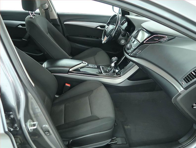 Hyundai i40 (2013) 1.7 CRDi, Tempomat - fotka 9 z 14