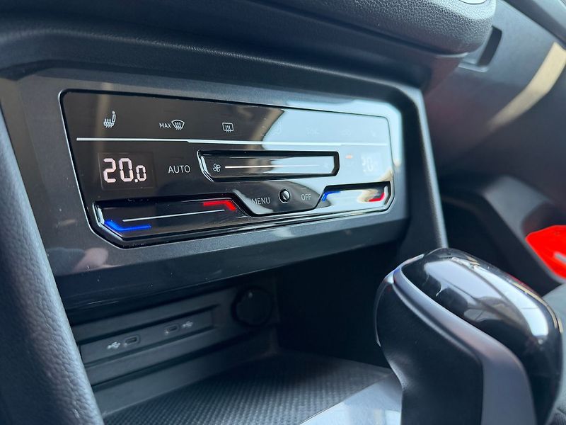 Volkswagen Tiguan Elegance 2,0TDI 110kW 4x4 DSG - fotka 9 z 23