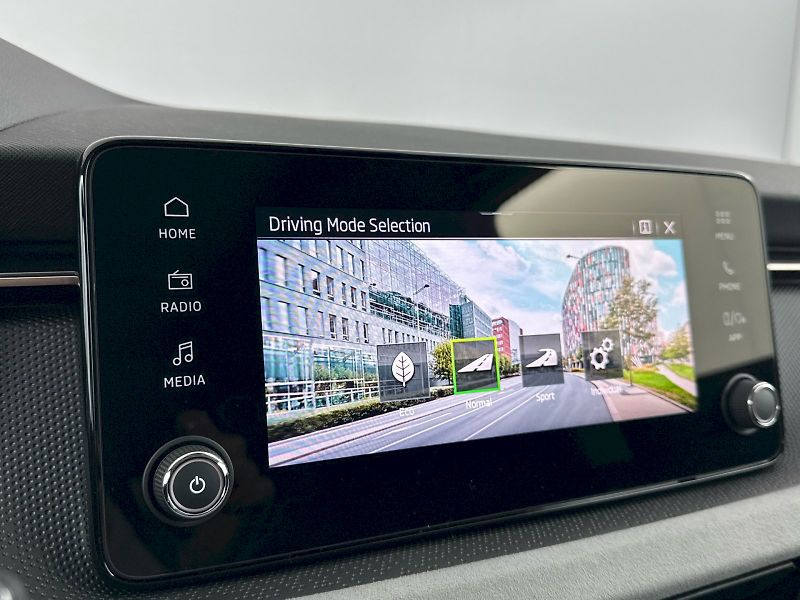 Škoda Scala (2025) 1.0TSI 85kW Top Selection - fotka 12 z 32